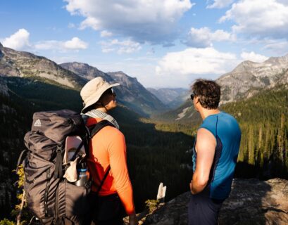 Dlaczego warto zabrać odzież termoaktywną na trekking